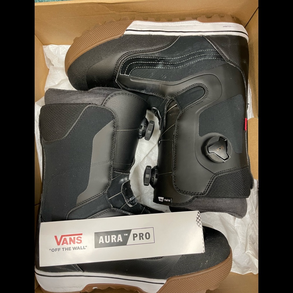 [Brand New] 2022 Van’s Aura Pro Double Boa Snowboarding Boots (Men’s 13)
